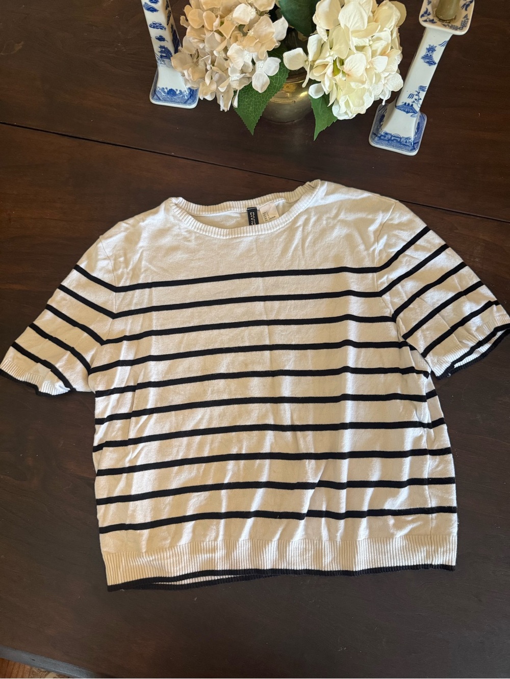 H&M White Short-Sleeve Stripe Knit Top with Black Lines